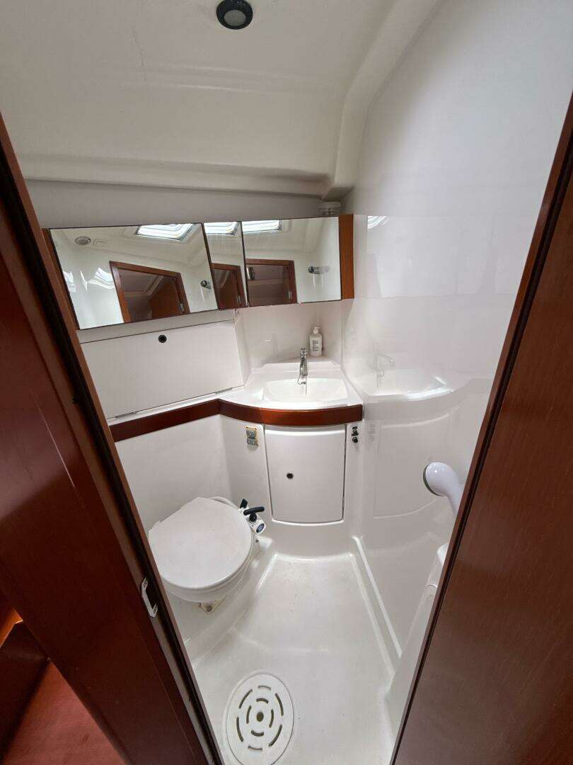 2012 Beneteau 43 - Image 91