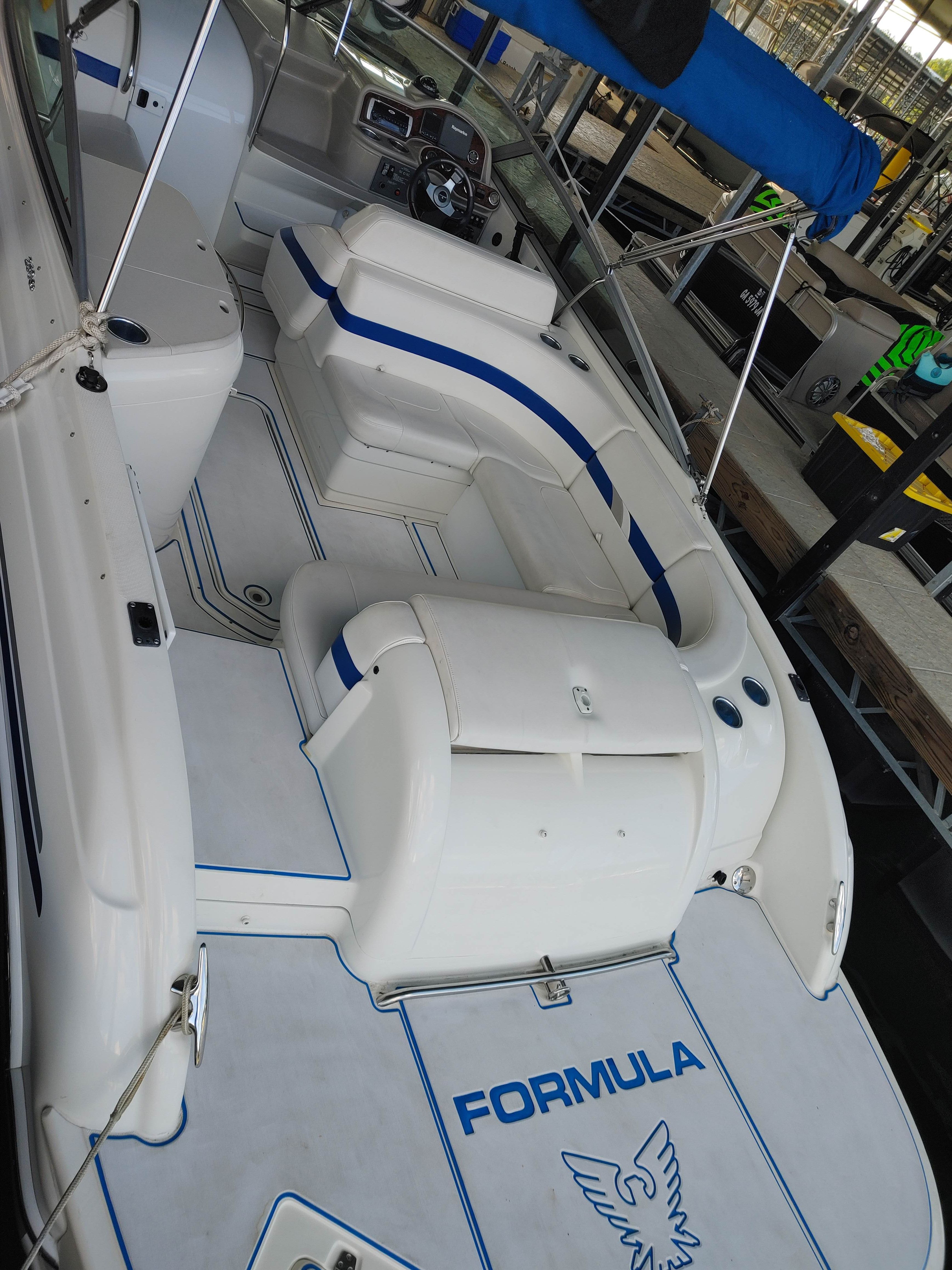 2003 Formula 260 Sun Sport: Spacious cockpit with blue accents and comfortable seating.
