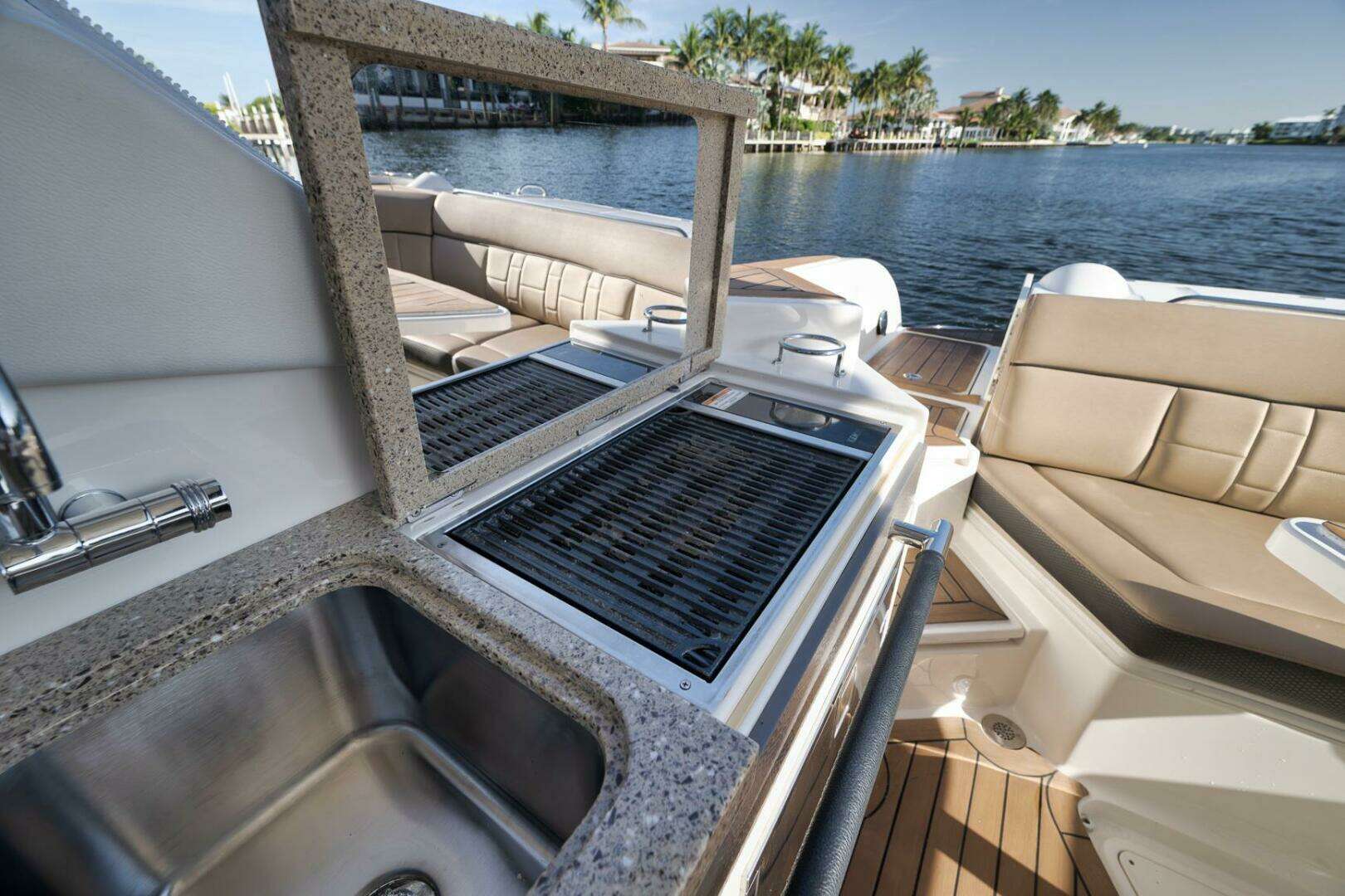 2016 Sea Ray 350 SLX - Image 23