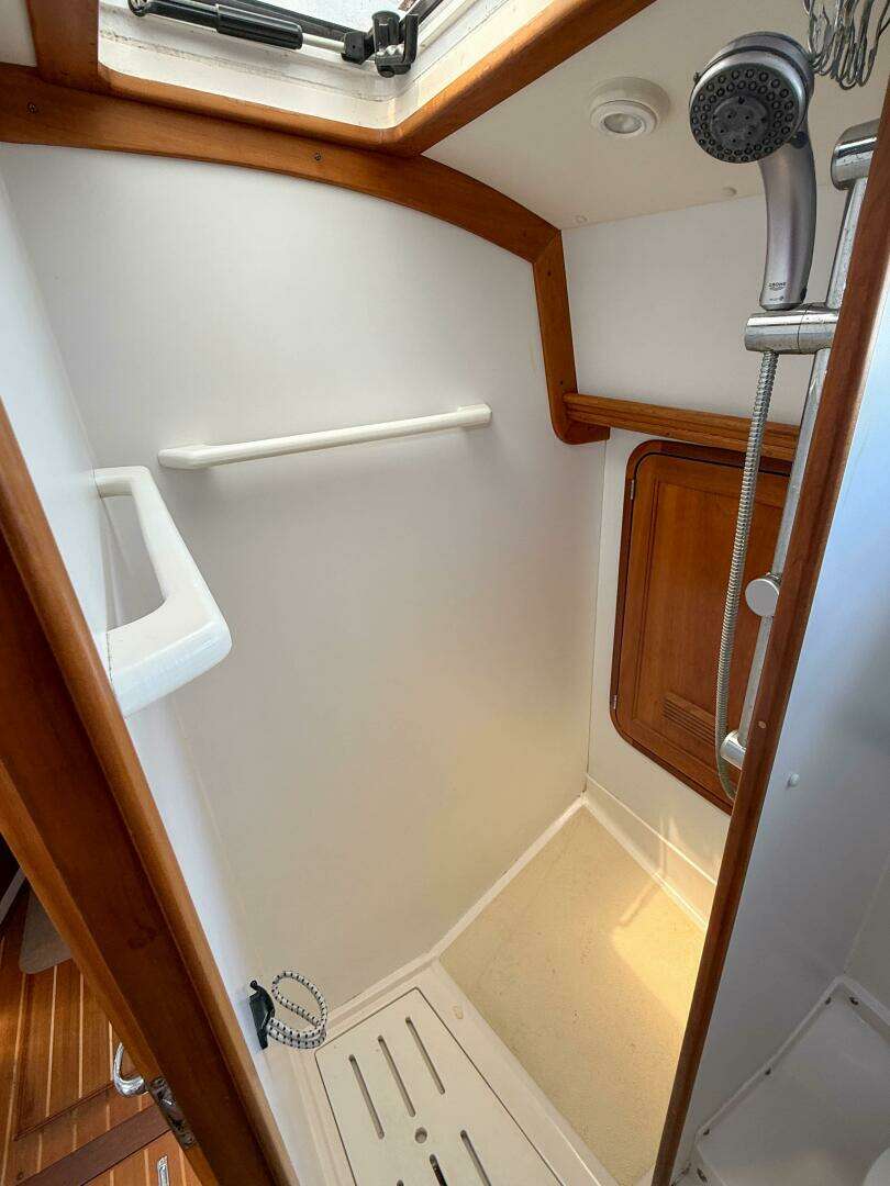 2002 Legacy 34 Express Twin Jet - Image 45