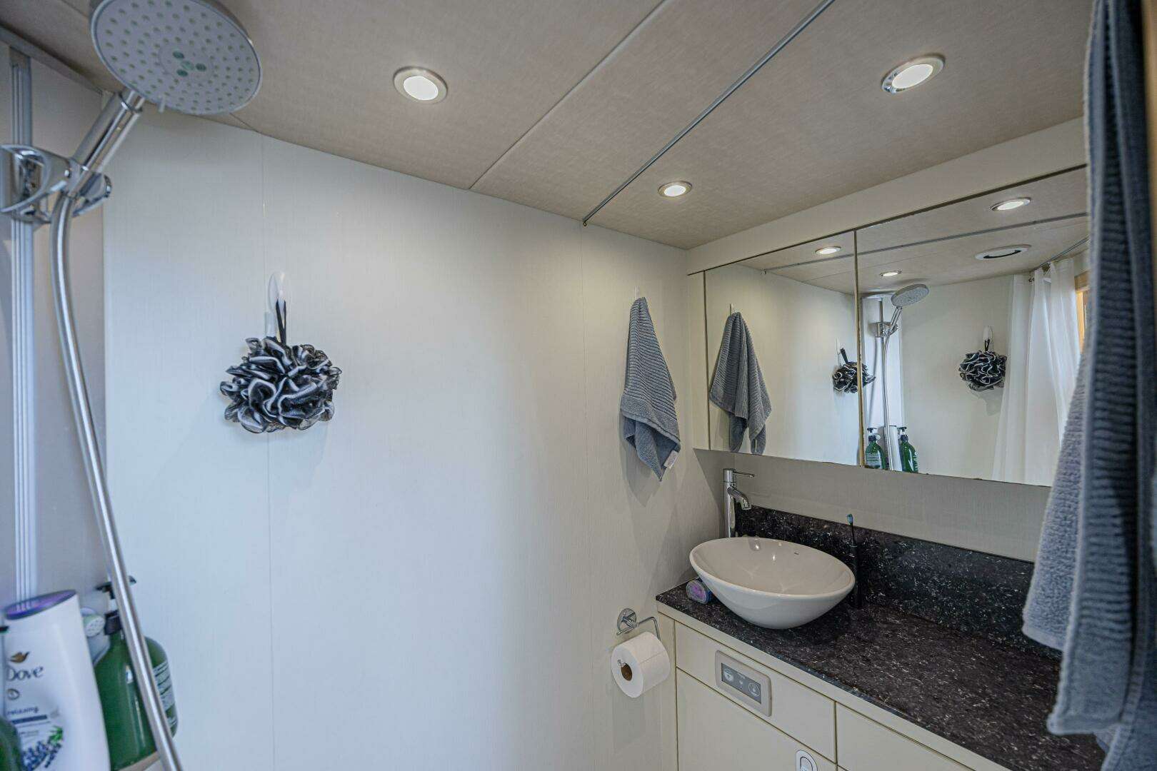 2017 Sunseeker 75 Yacht - Image 54