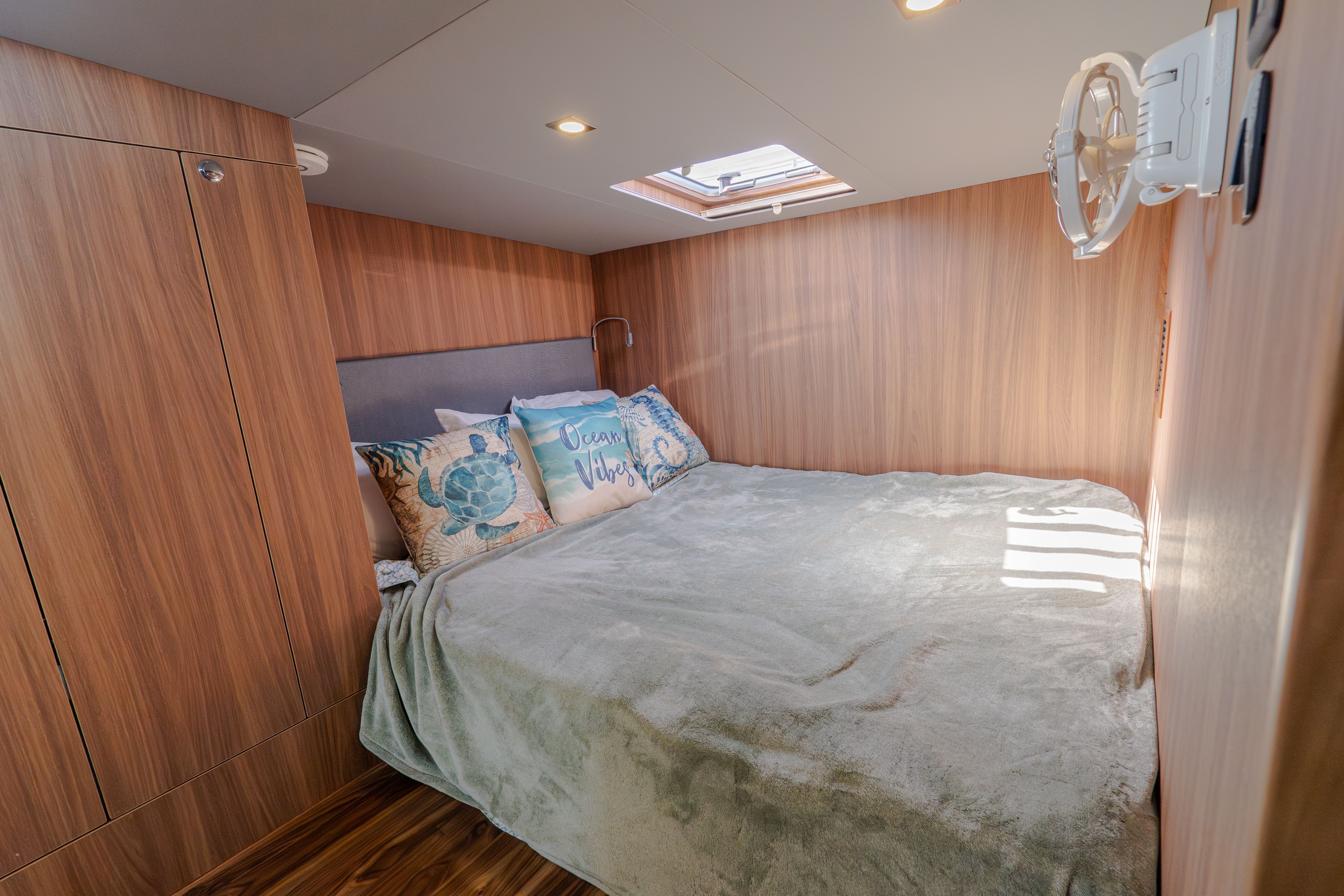 2025 Aquila 42 Yacht - 31