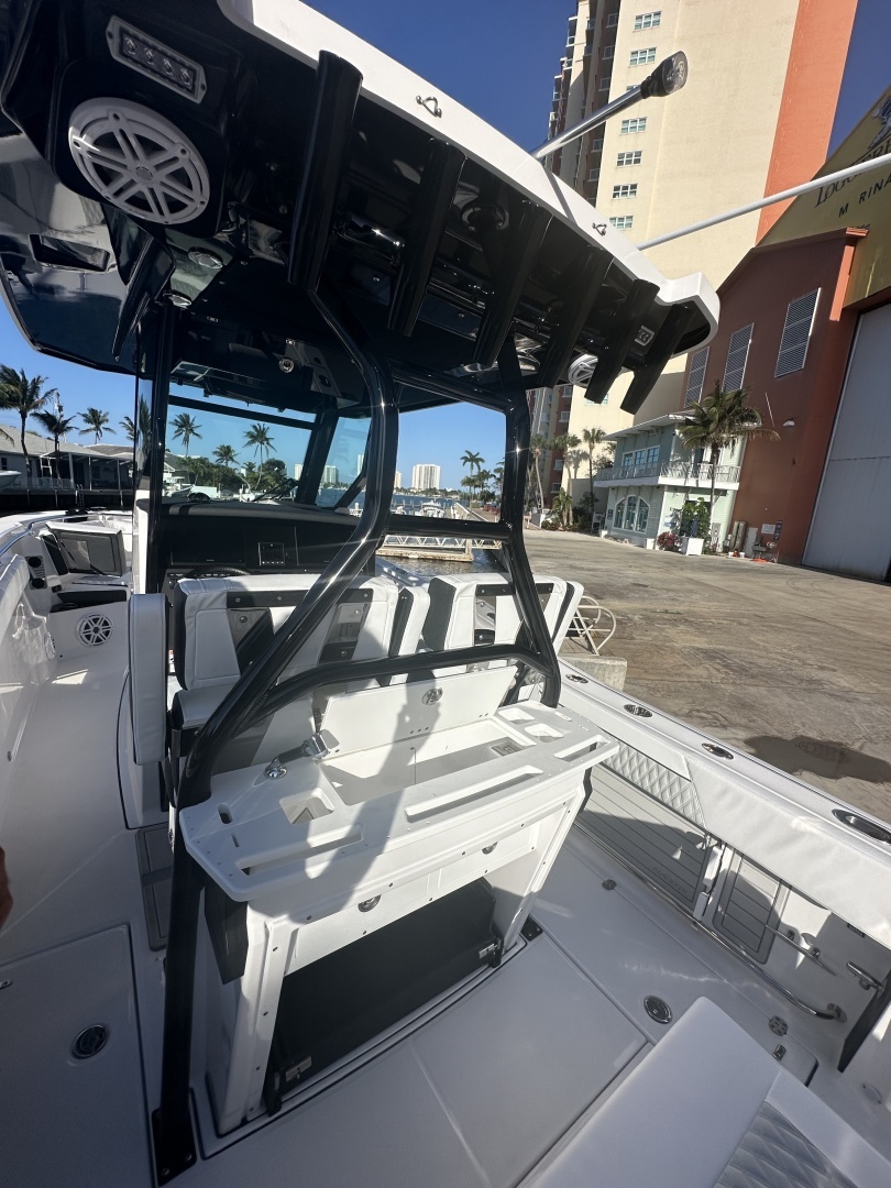 2025 Blackfin 272 CC - Image 18