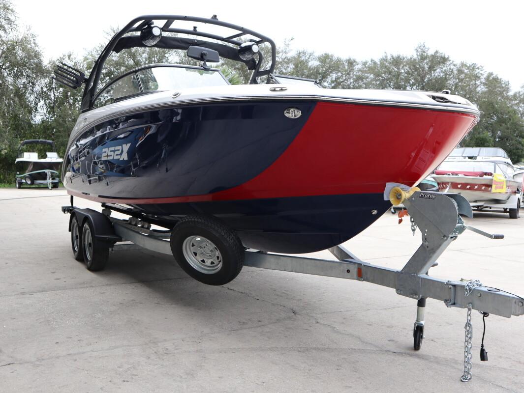 2025 Yamaha Boats 252XE - 2