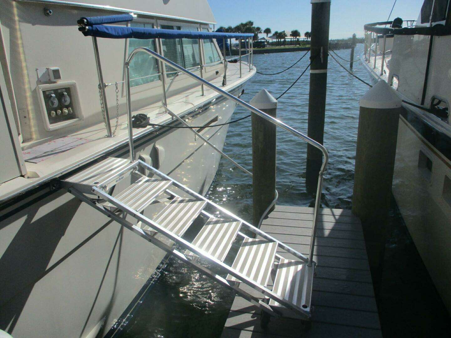 1986 Hatteras — - Image 4