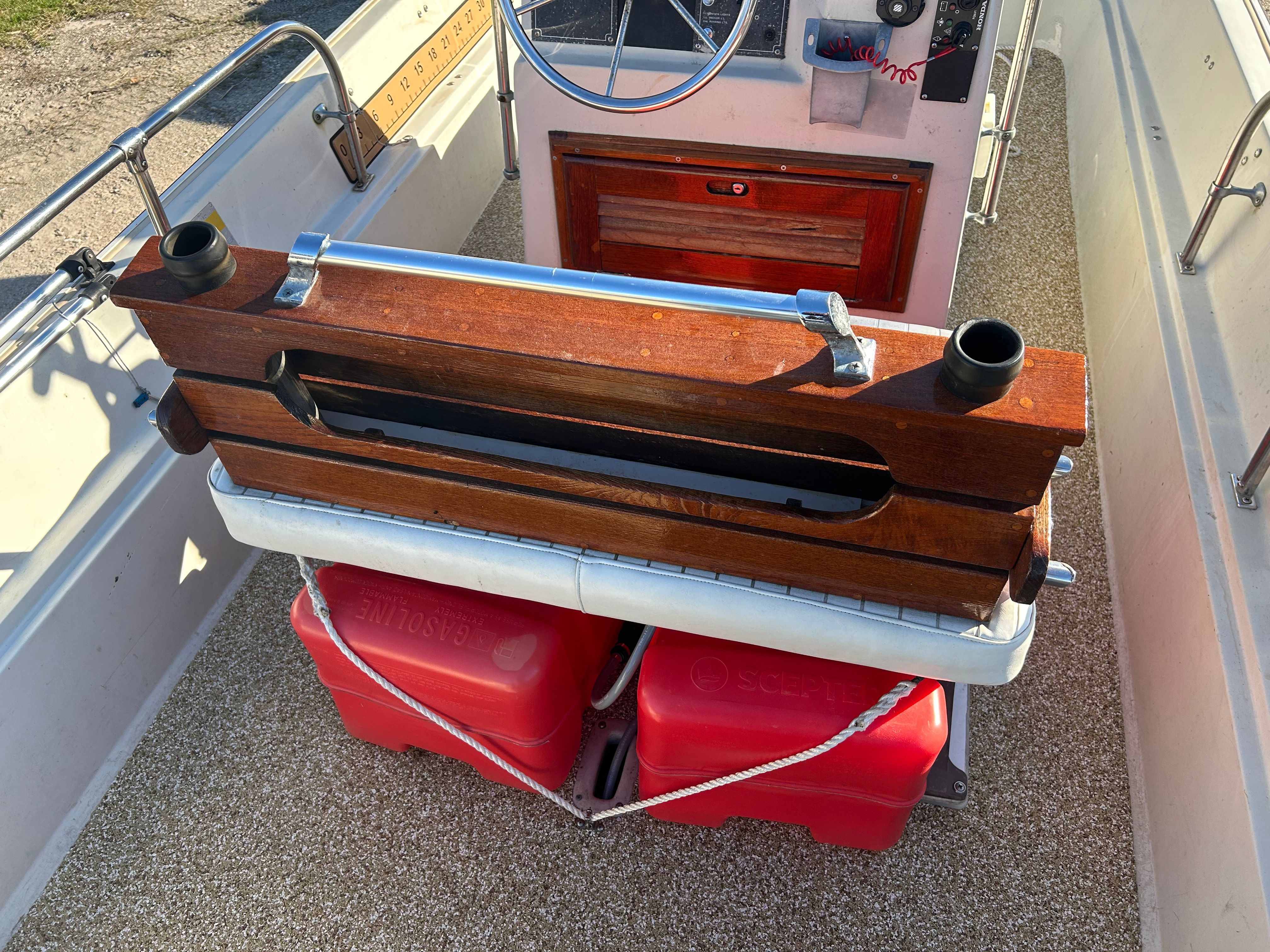 1985 Boston Whaler 17 Montauk - 6