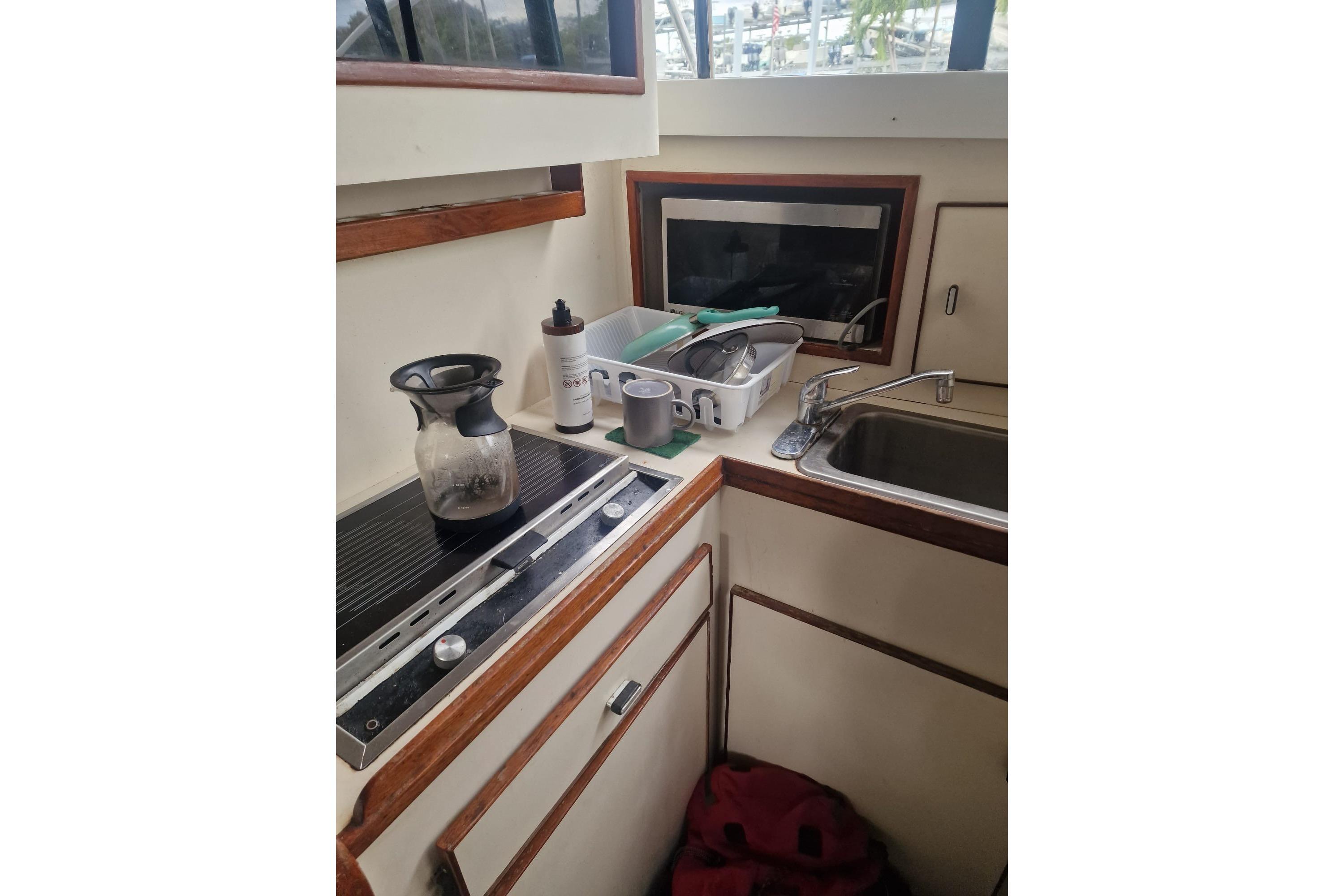1988 Tiara Yachts 3300 Flybridge