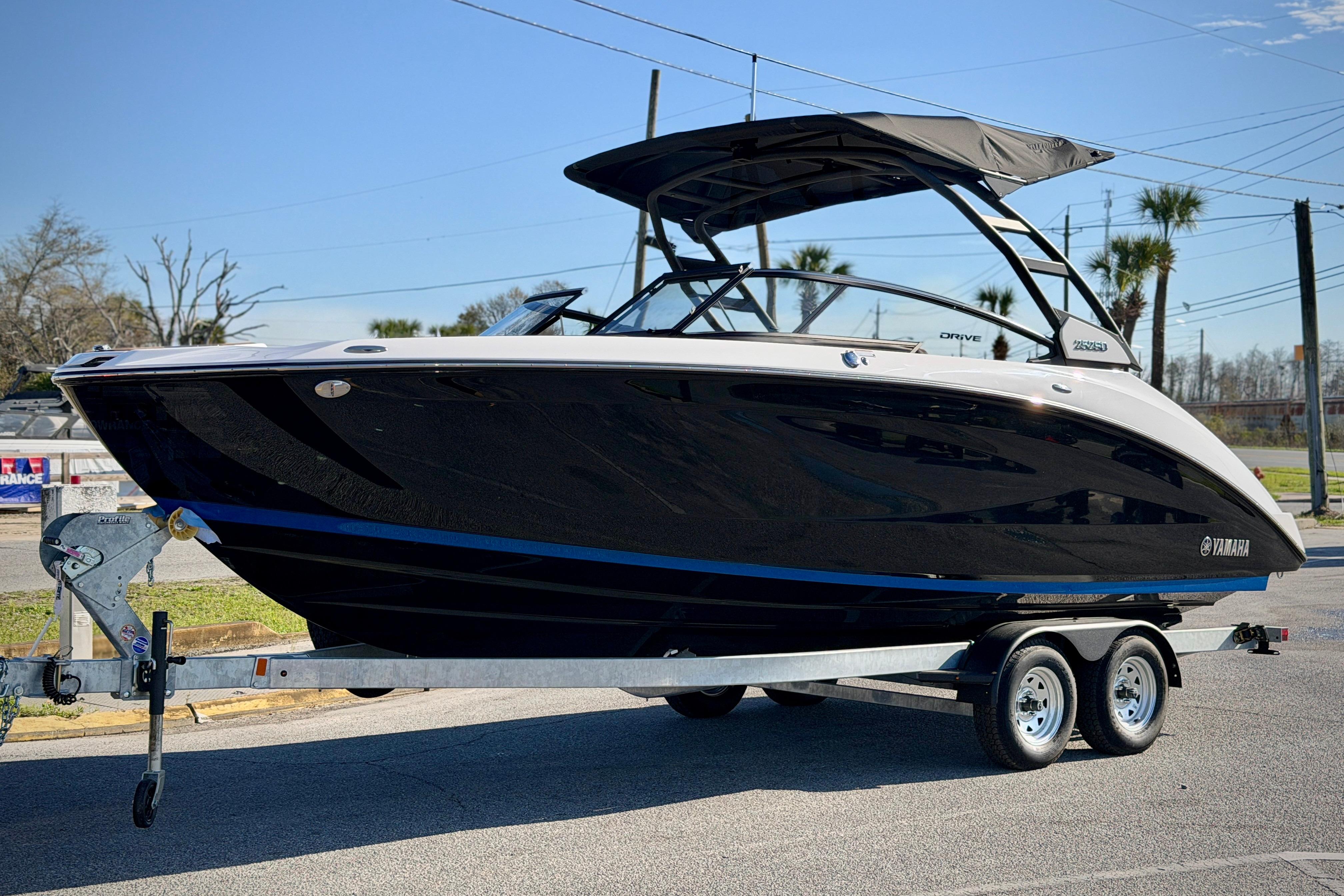 2026 Yamaha Boats 252SD