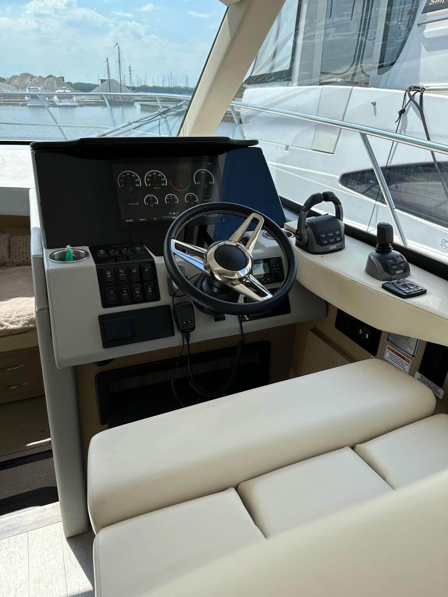 2021 Regal 42 Grande Coupe - 18