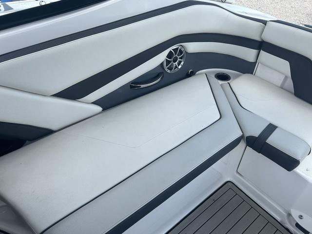2020 Yamaha Boats 242SE - 11