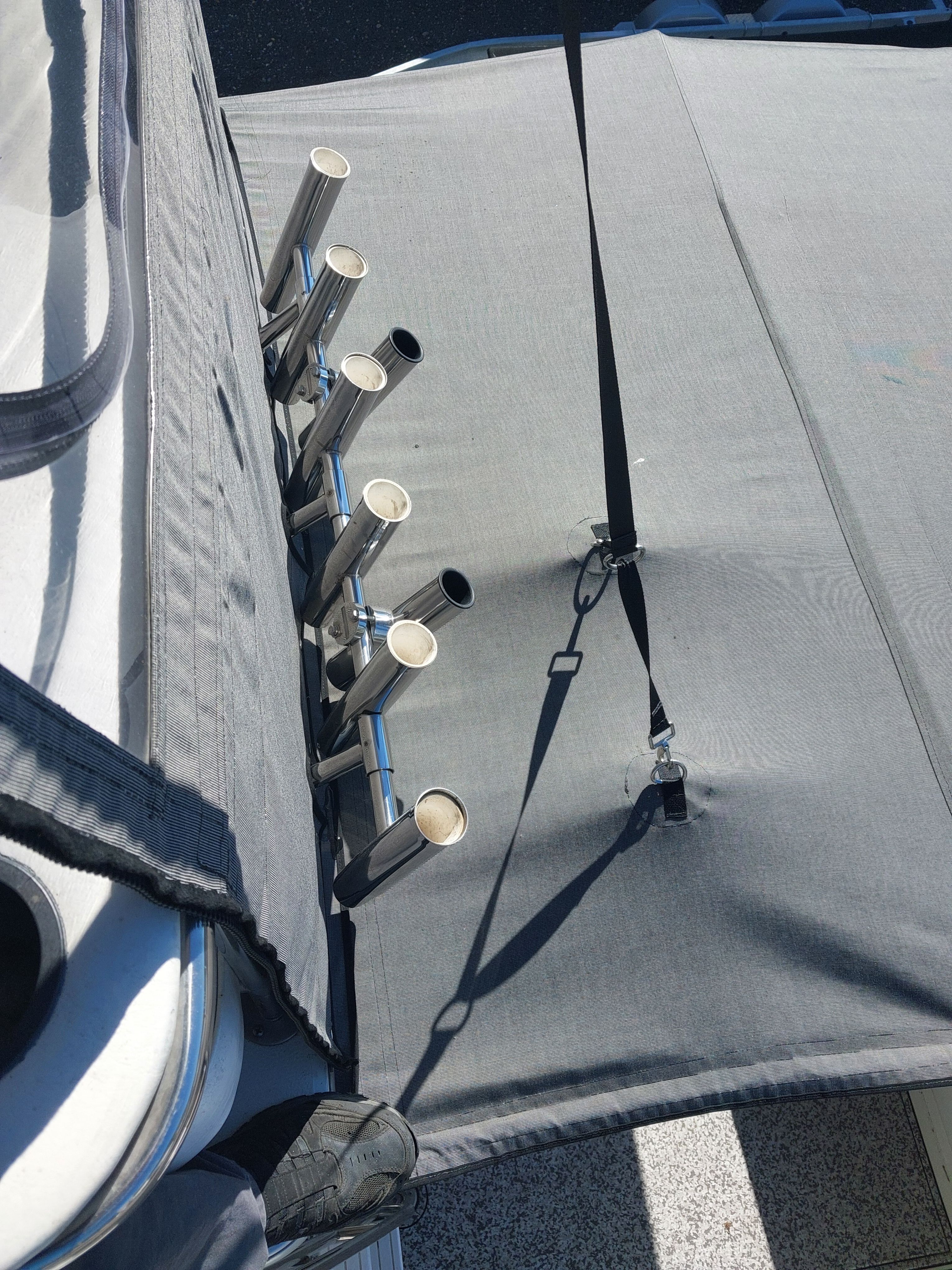 Sea Ray 370 Sedan Bridge 1991 with cover and fishing rod holders.