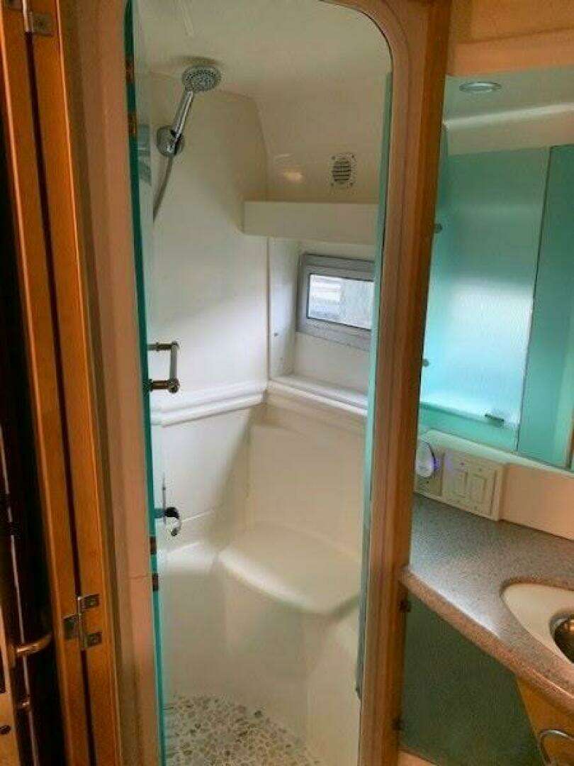 1996 Carver 455 Aft Cabin - Image 16
