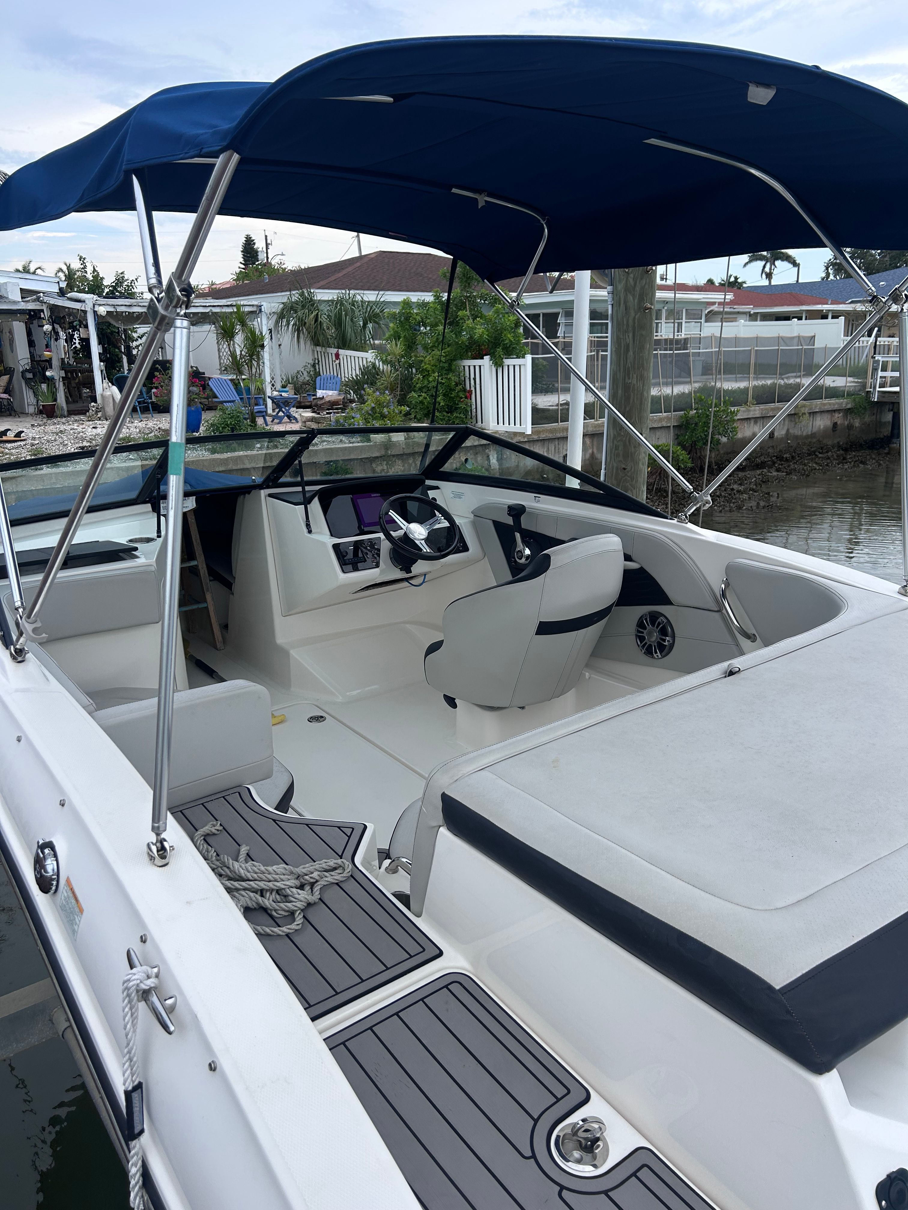 2022 Sea Ray SPX 190 - 2