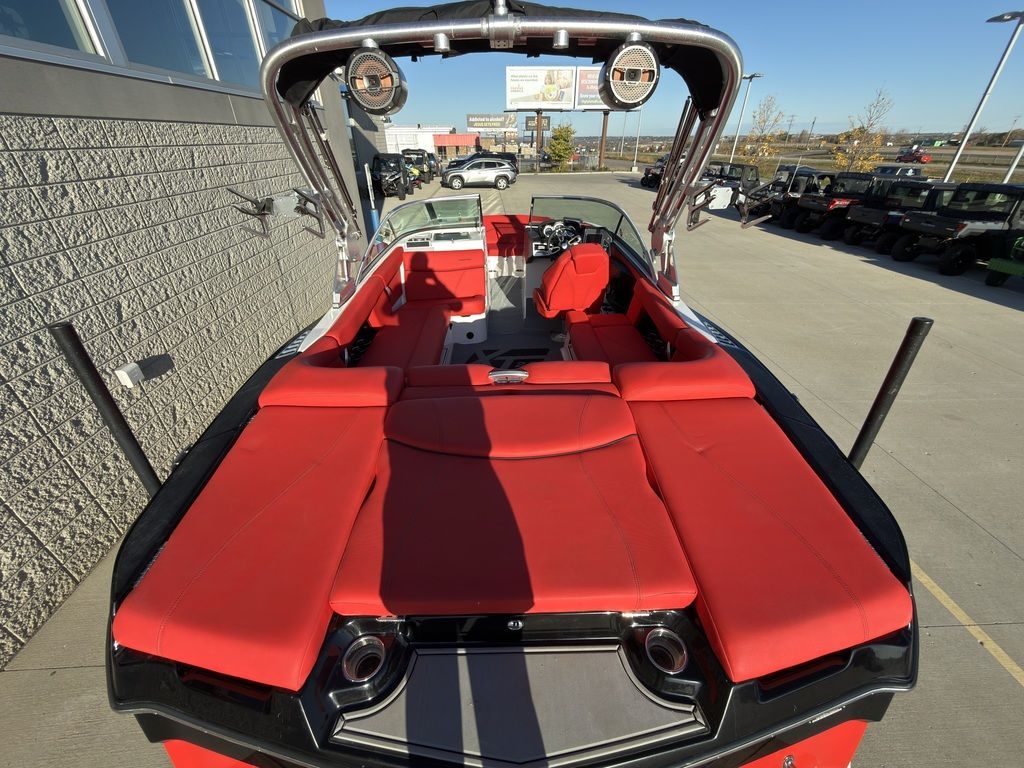 2019 MasterCraft XT22 - 19
