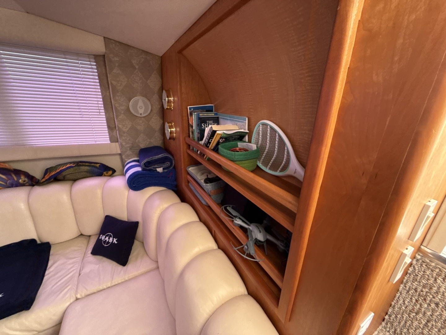 1999 Silverton 422 - Image 44