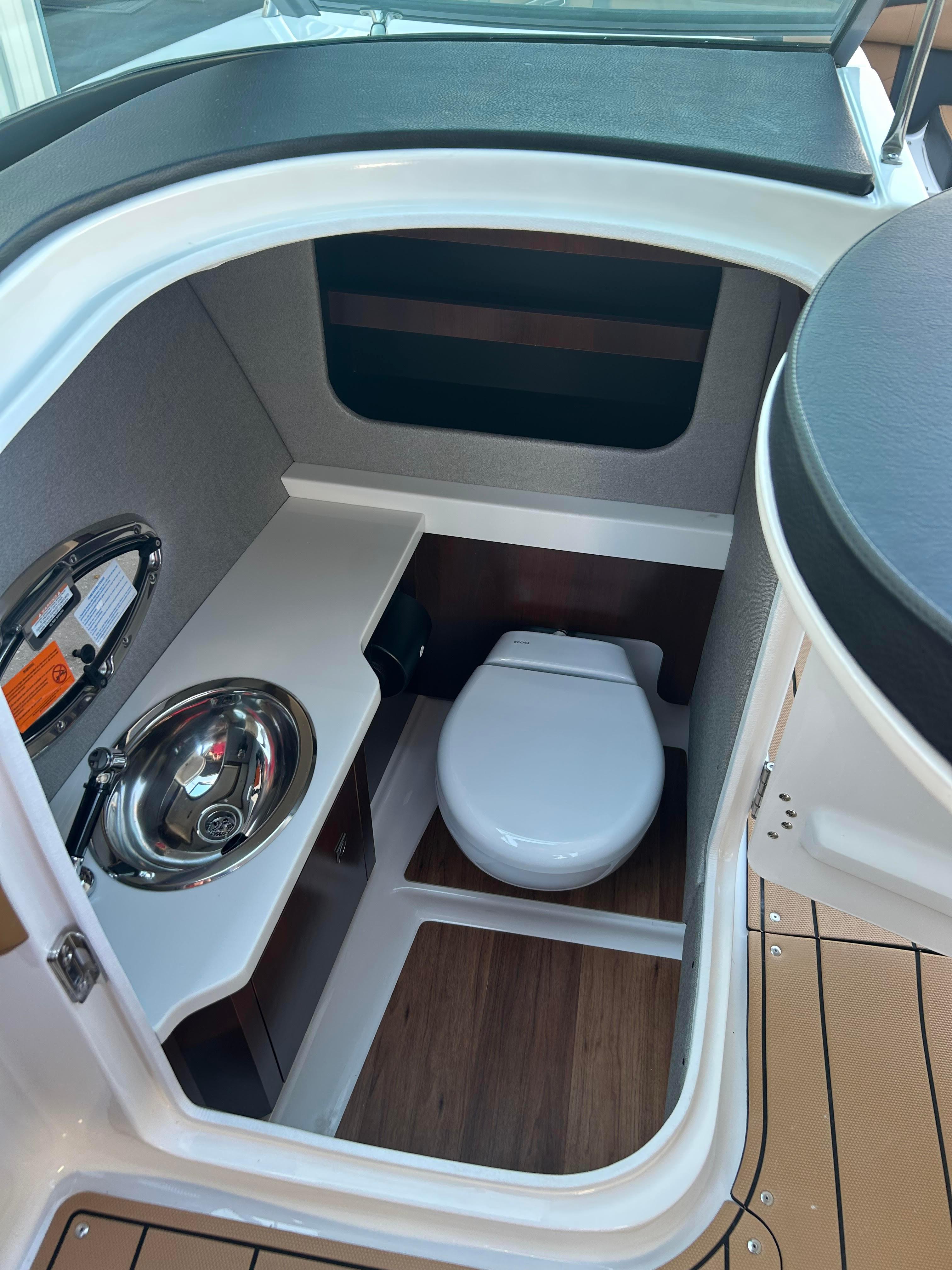 2025 Chaparral 307 SSX - 11