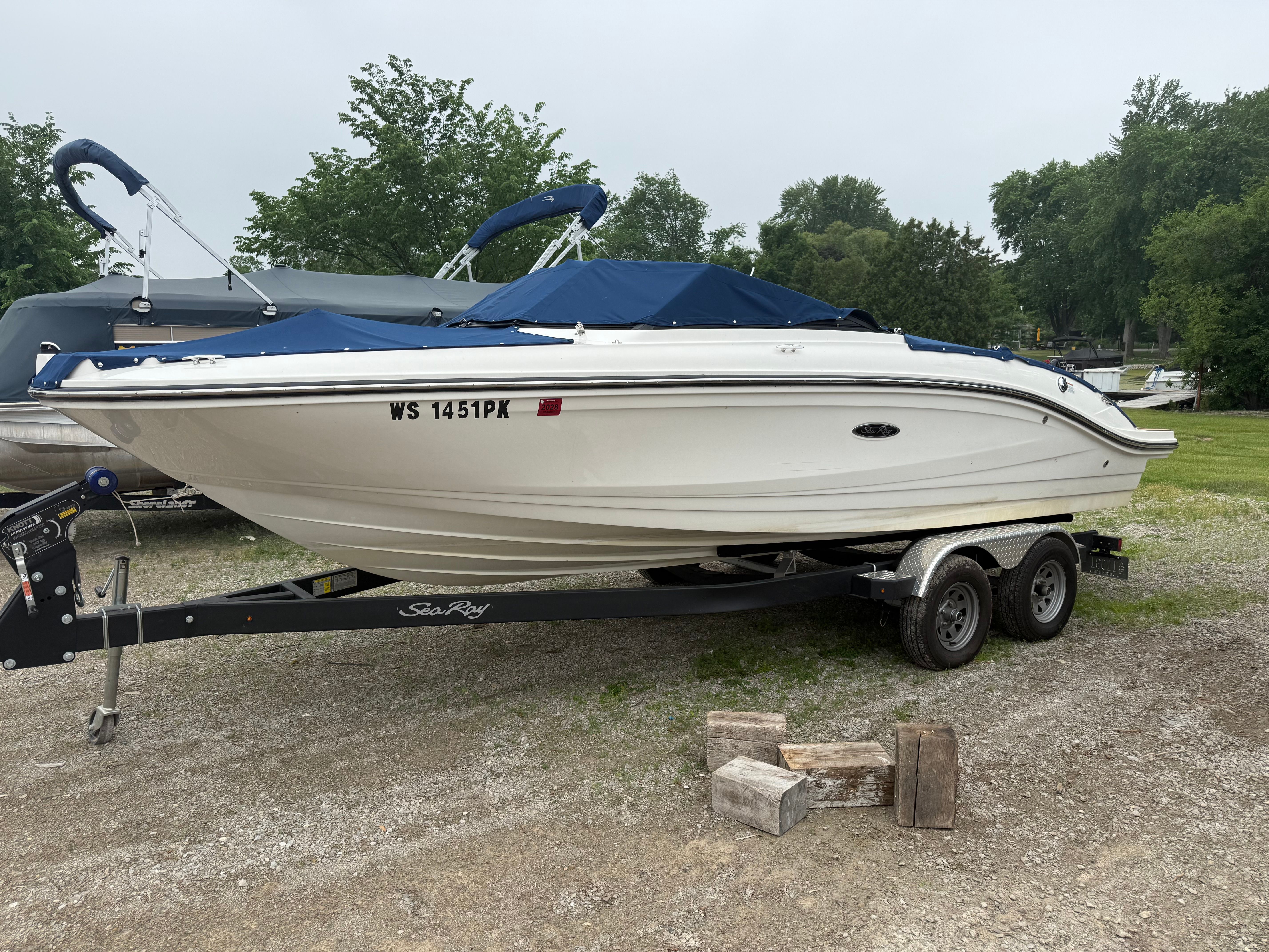 2022 Sea Ray SPX 210