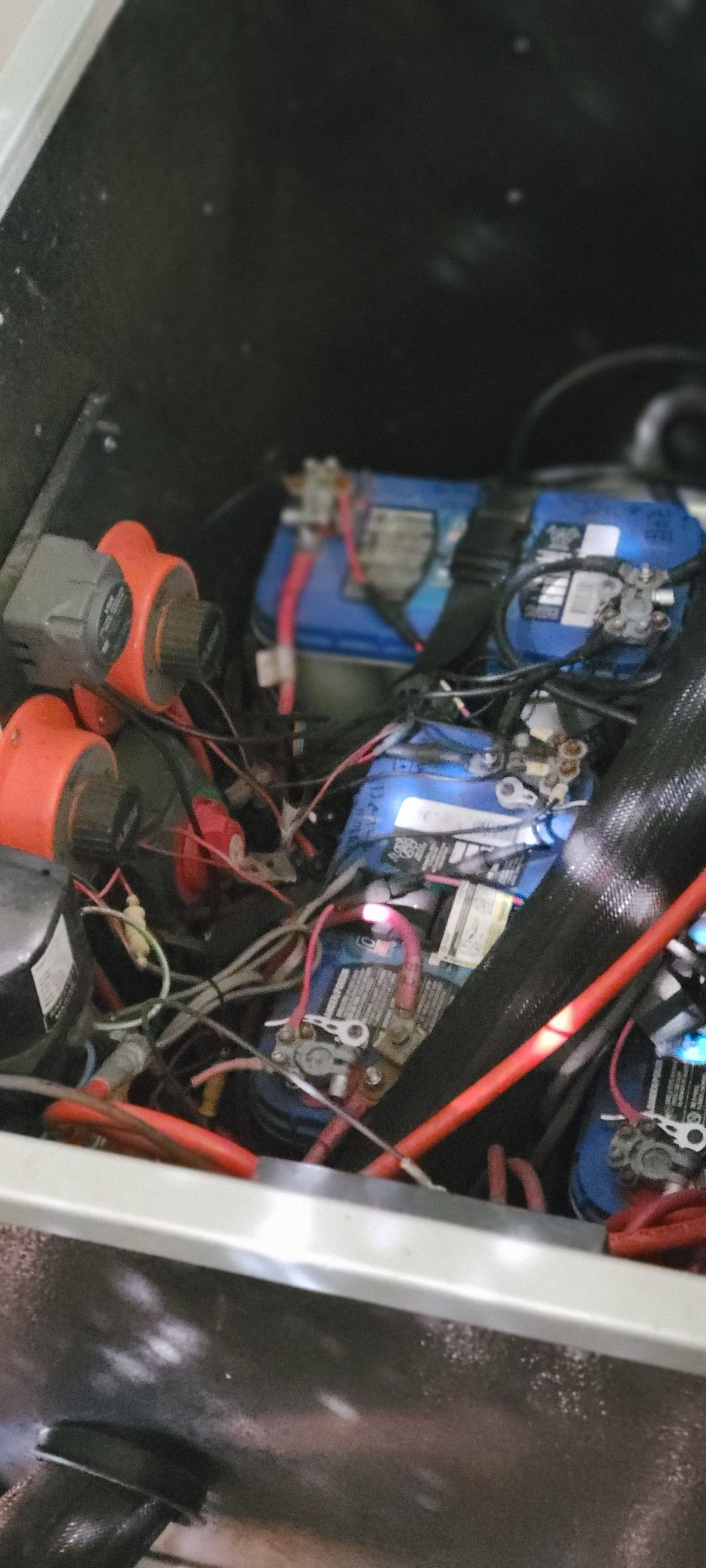 Battery system in Premier 275 Grand Majestic LTD 2009.
