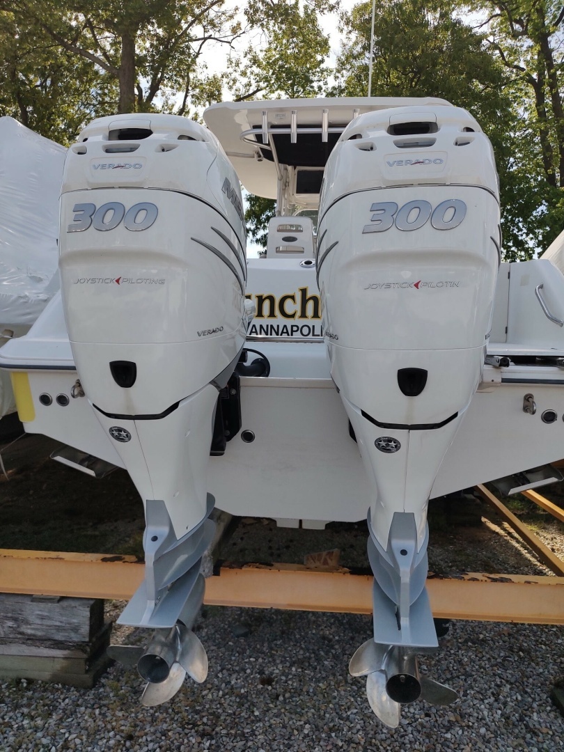 2006 Boston Whaler 320 Outrage - Image 13