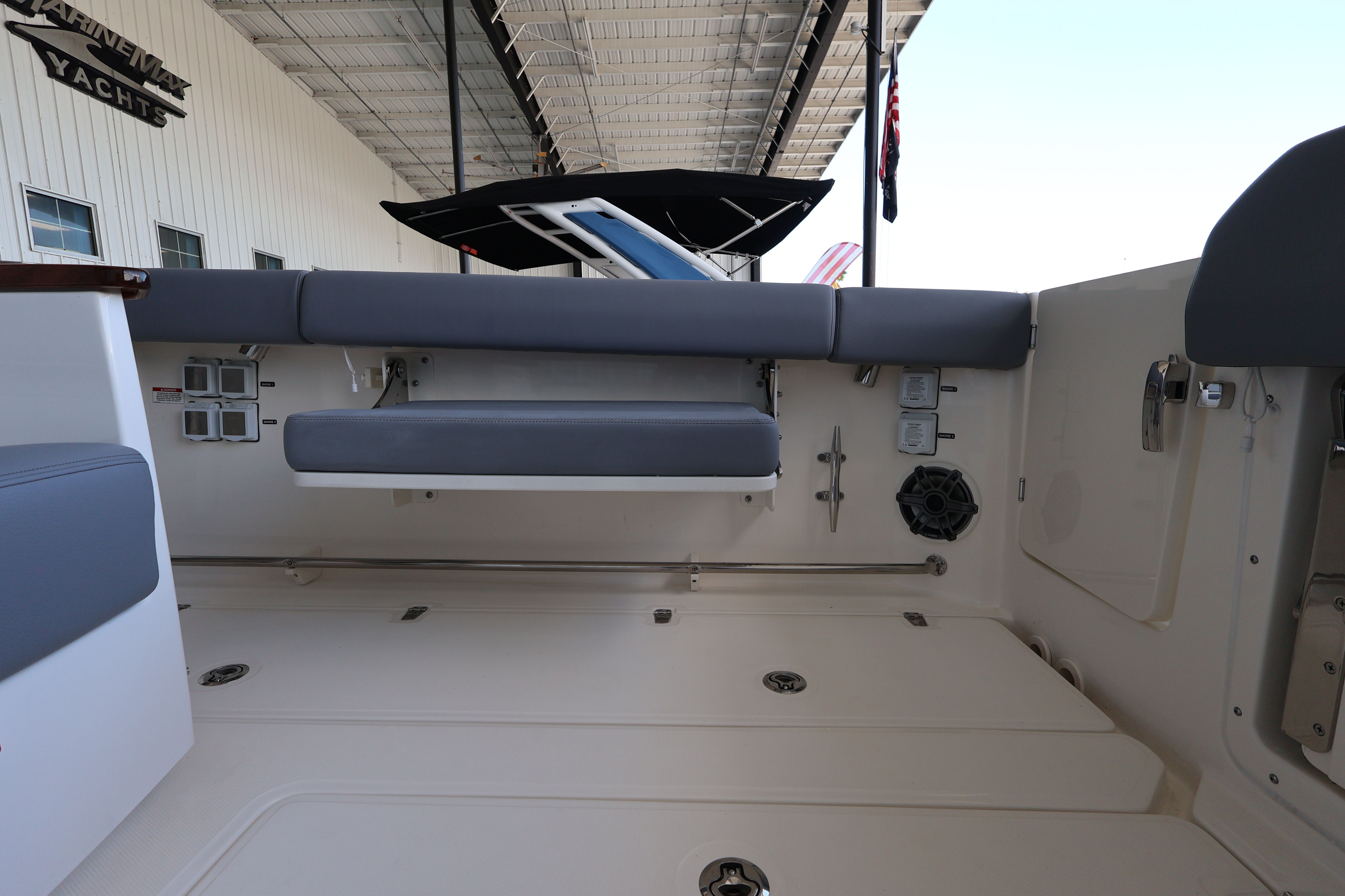 2026 Boston Whaler 360 Outrage - 20