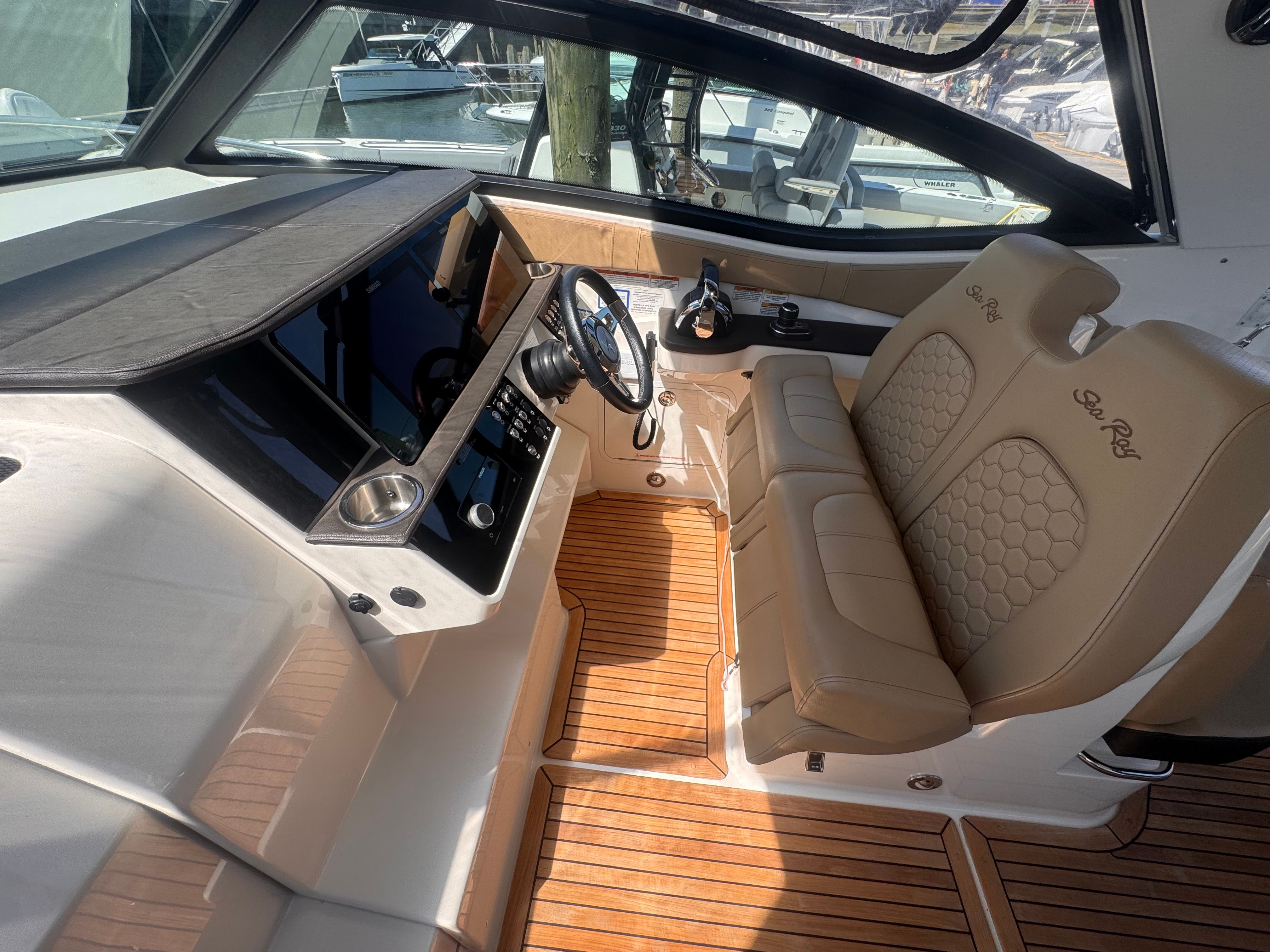 2019 Sea Ray Sundancer 320 - 12
