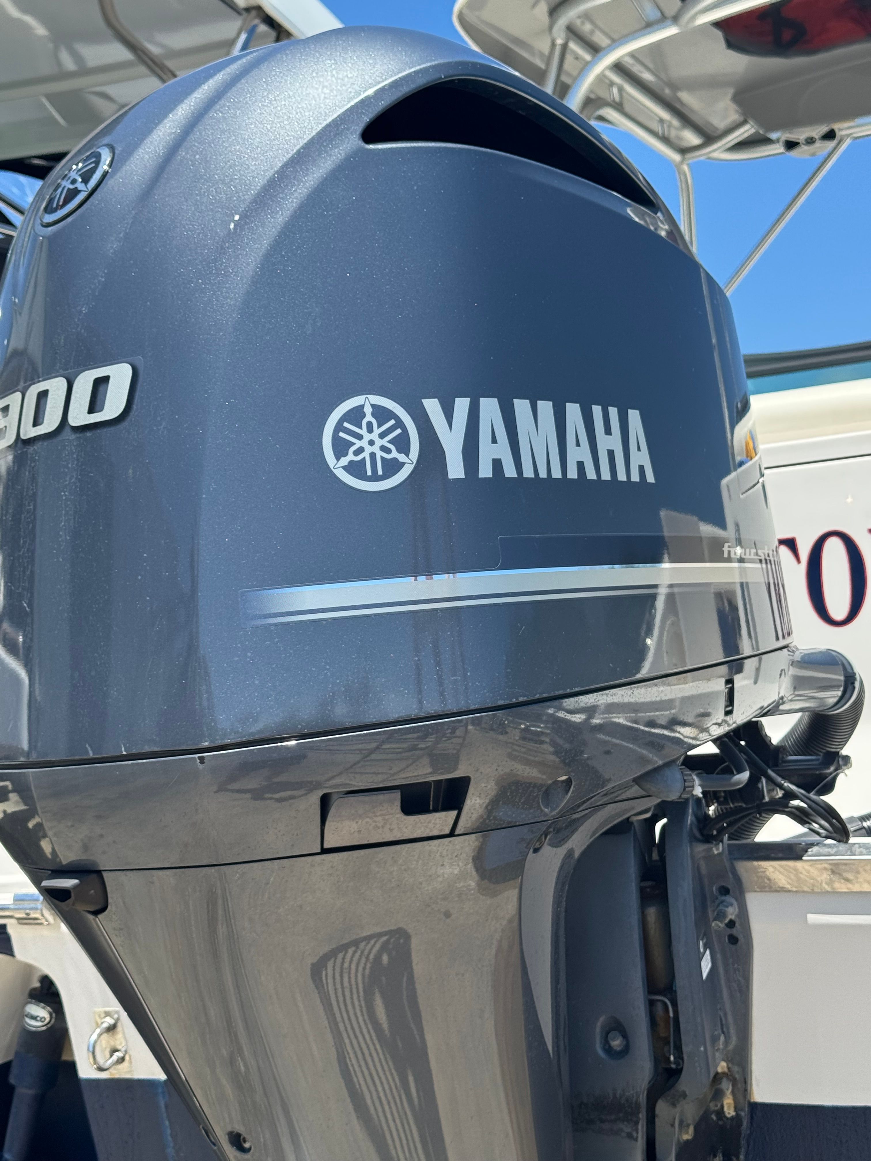 2014 Robalo R247 Dual Console - 3