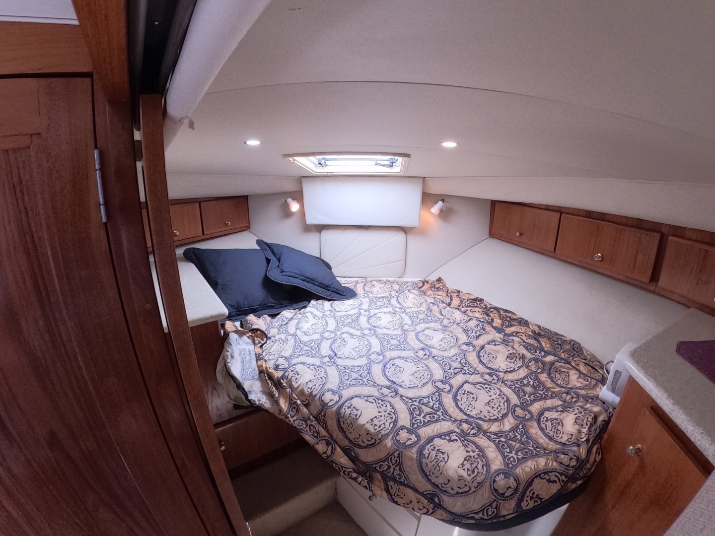 2000 Carver 406 Motor Yacht - Image 5