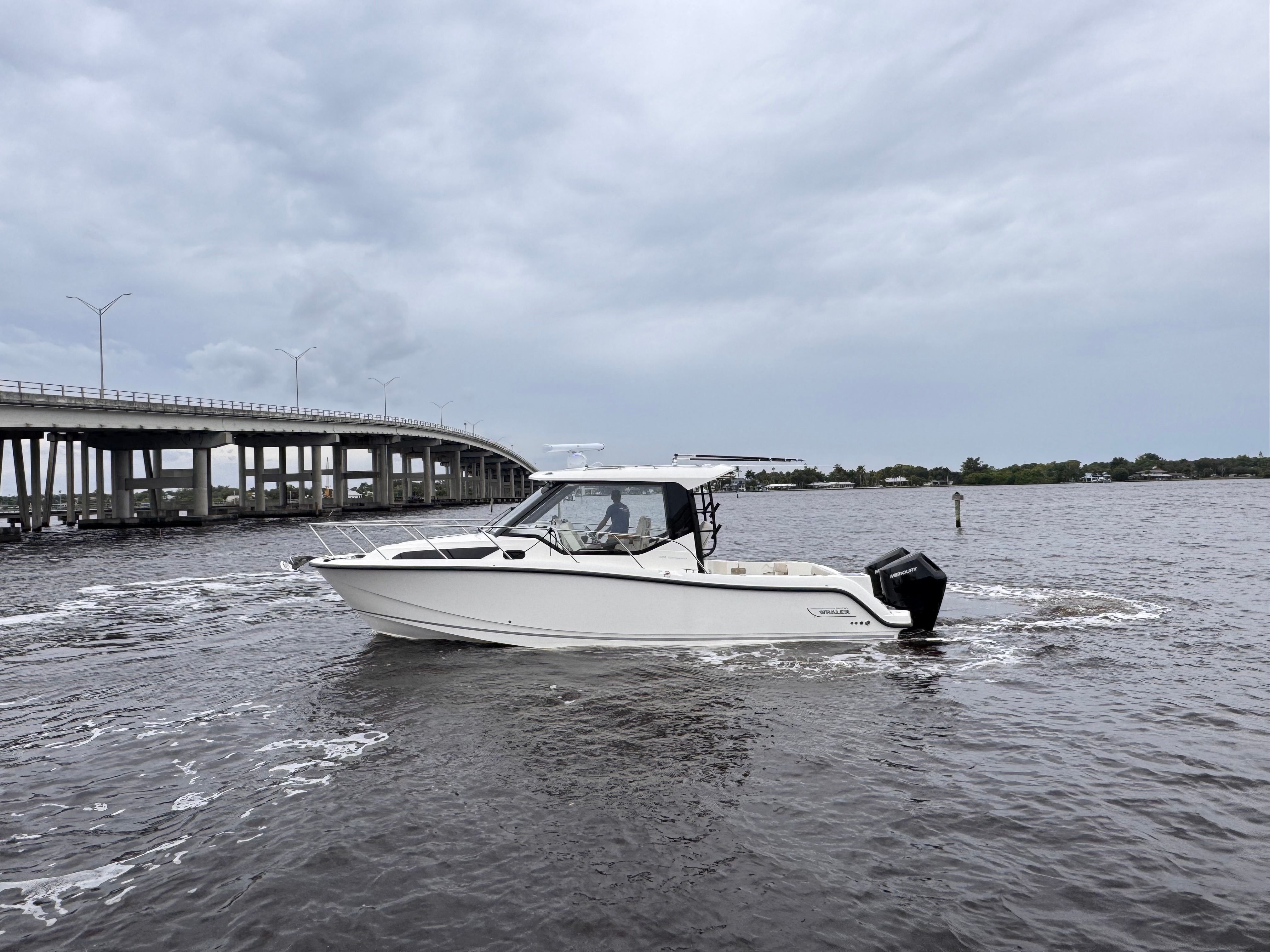 2026 Boston Whaler 325 Conquest - 5