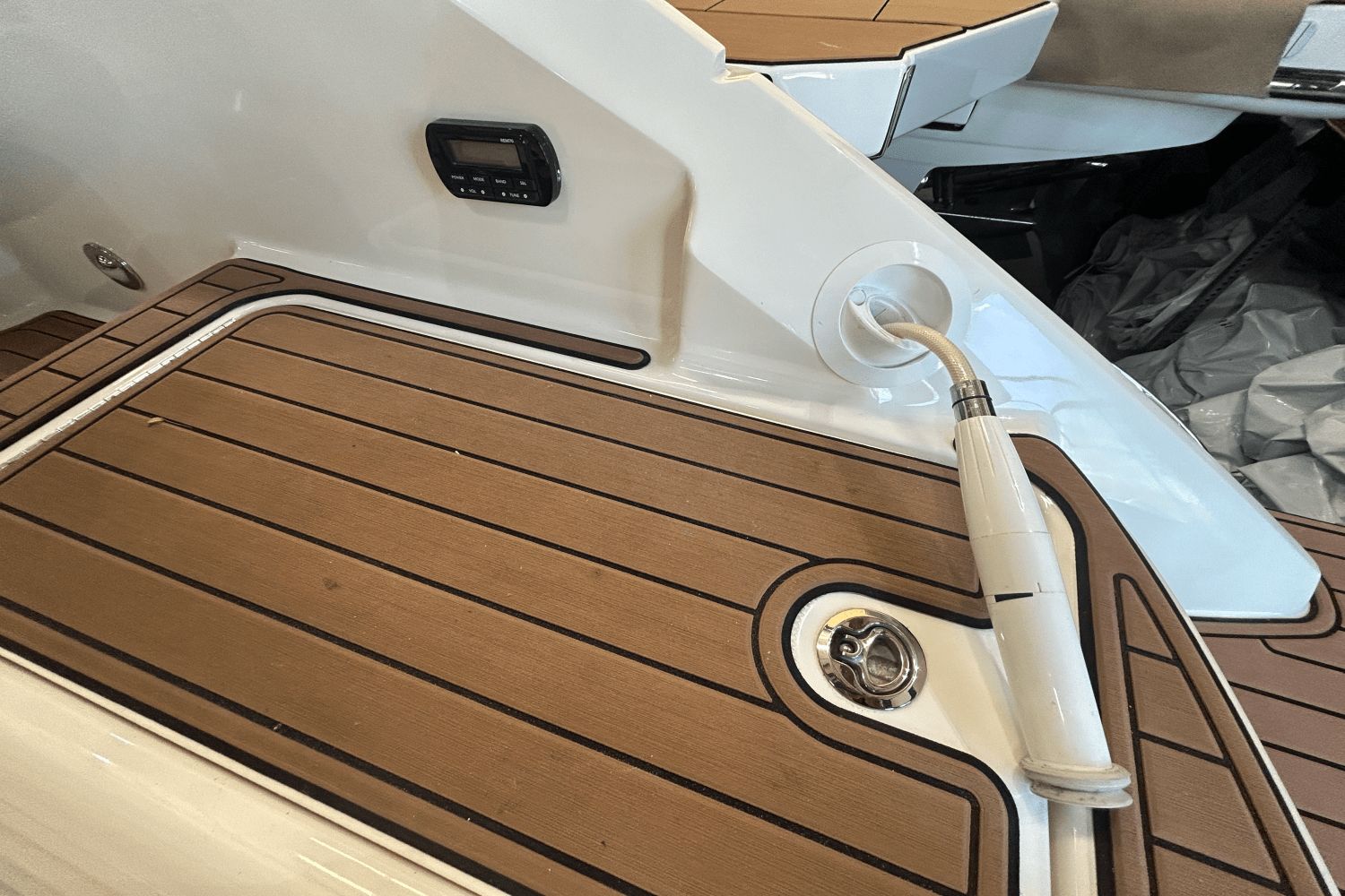 2017 Sea Ray SLX 250 - 26